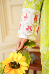 Scentora – A Graceful Ensemble from the Floral Whisper Collection