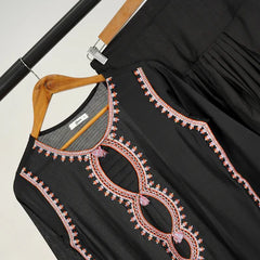 3 Pc Embroidered Lawn Suit