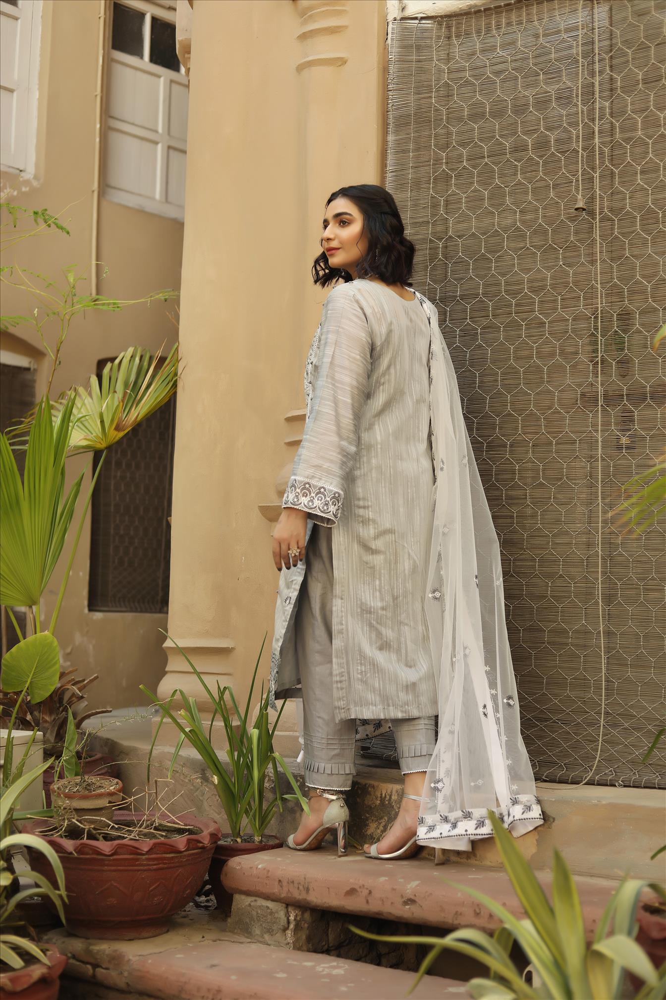 Ainaa - Amour Luxury Pret Collection By Noorangi noorangi