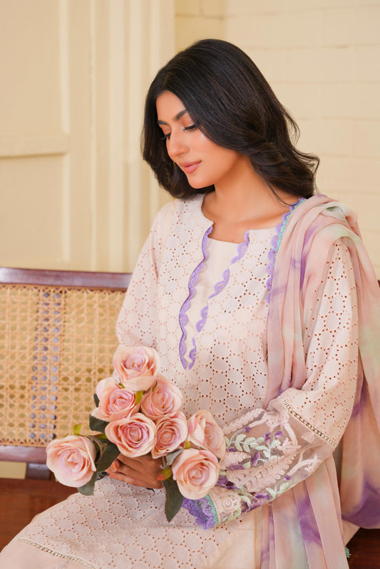 De Mater – A Graceful Ensemble from the Floral Whisper Collection