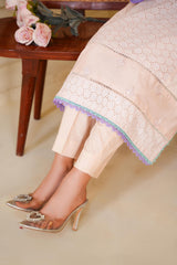 De Mater – A Graceful Ensemble from the Floral Whisper Collection