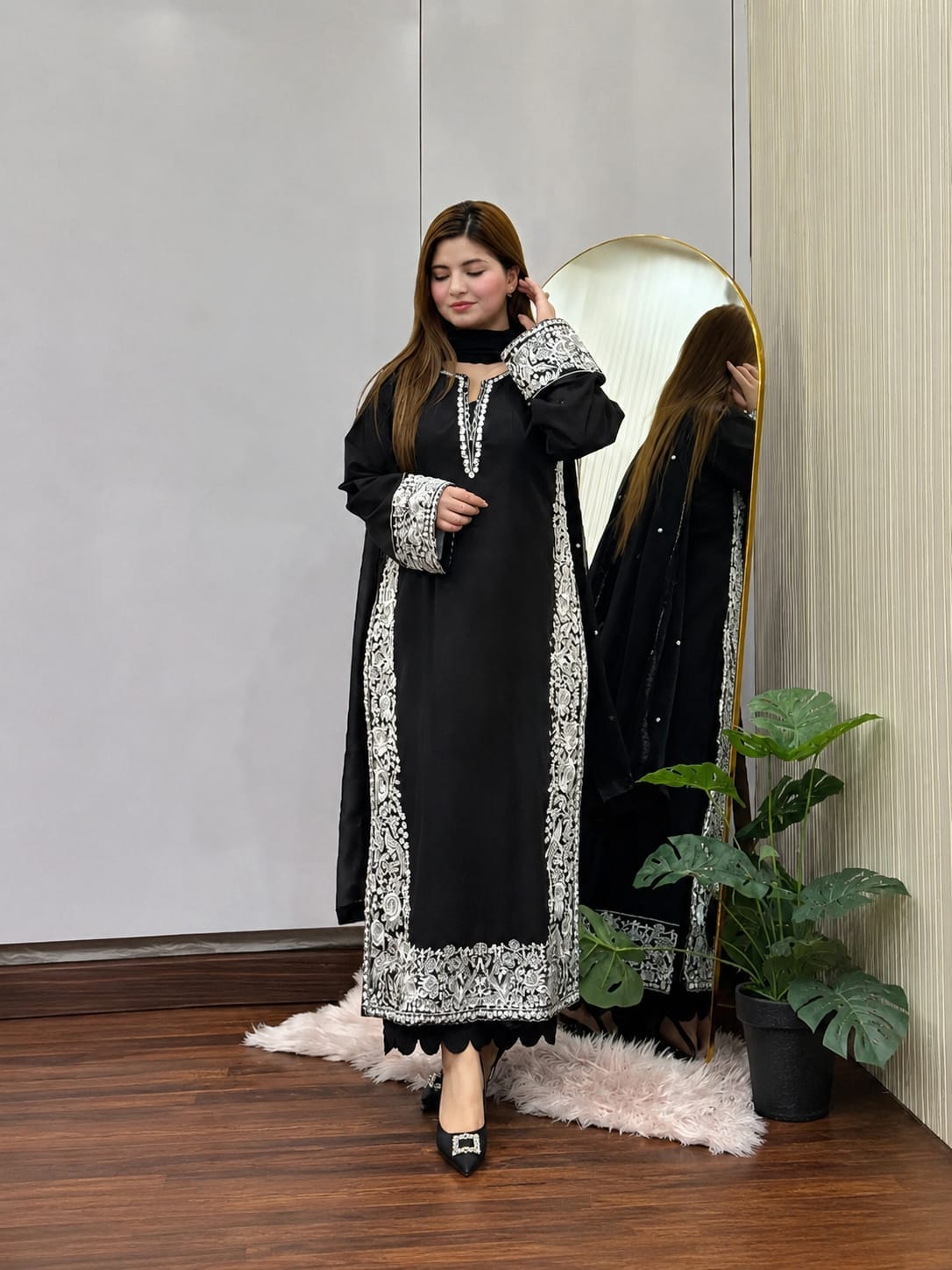 Zaib luxe – Heavily Embroidered Premium Lawn Set Secondary image