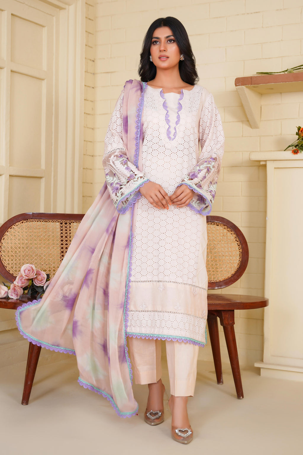 De Mater – A Graceful Ensemble from the Floral Whisper Collection