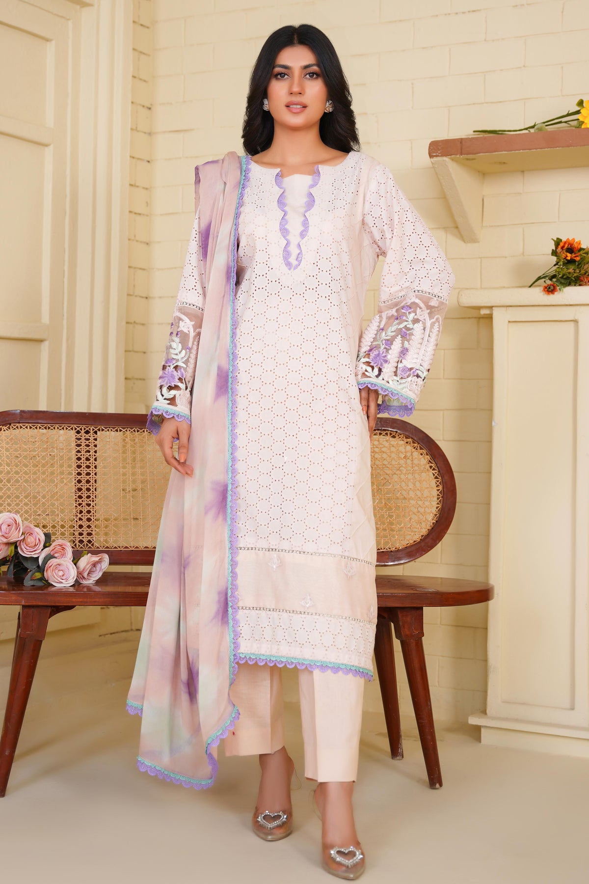 De Mater – A Graceful Ensemble from the Floral Whisper Collection Main image
