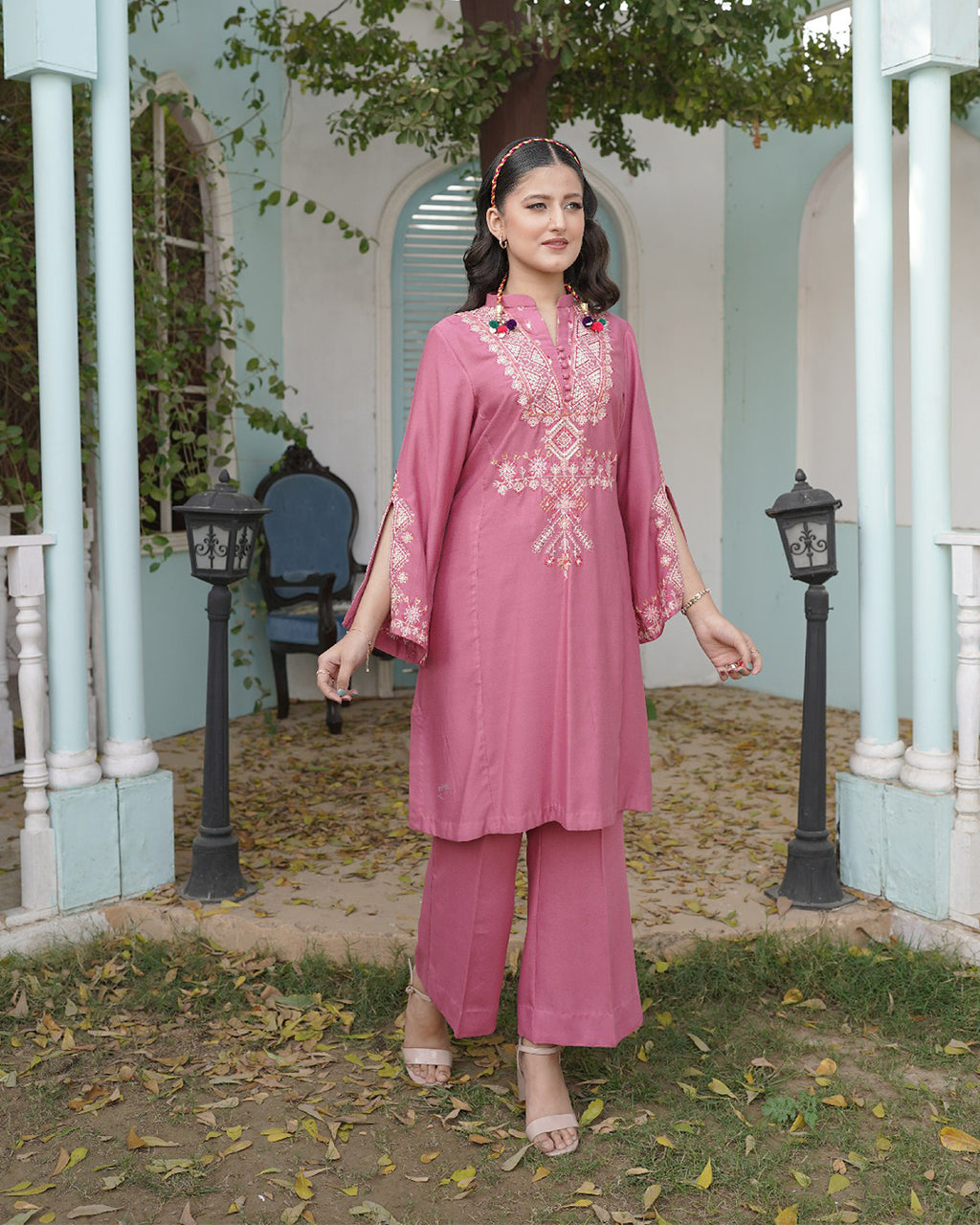 LA Rossa 2 Piece Embroidered