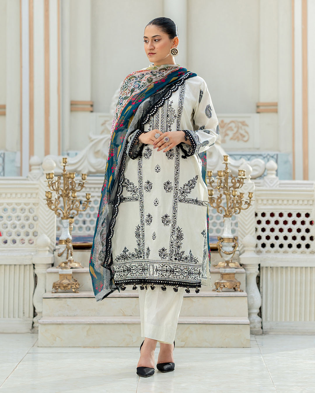 Kamari Flat 30% Off Main image