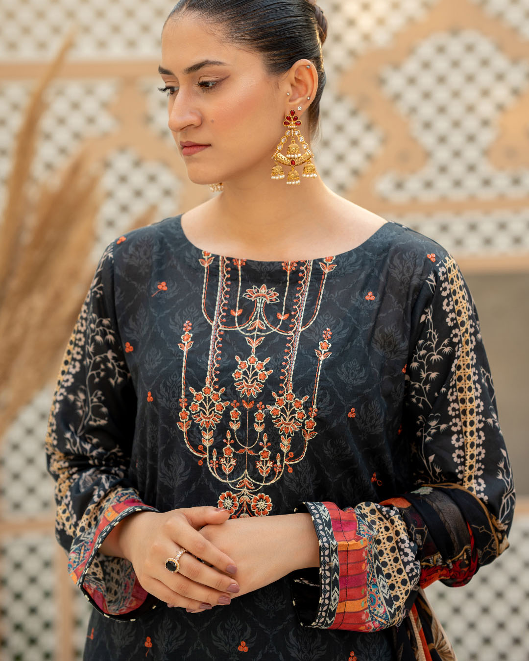 Raya Flat 30% Off Secondary image