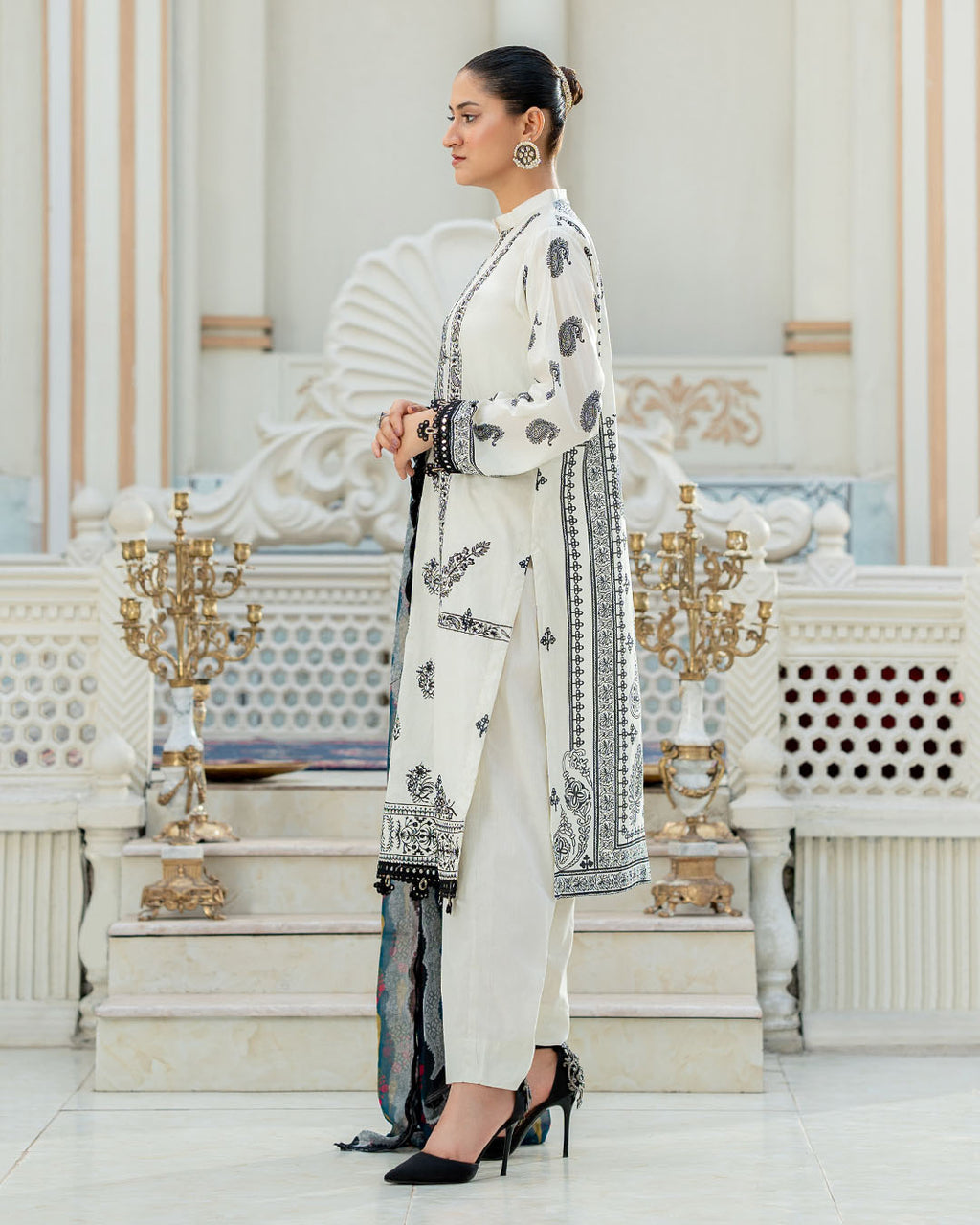 Kamari Flat 30% Off