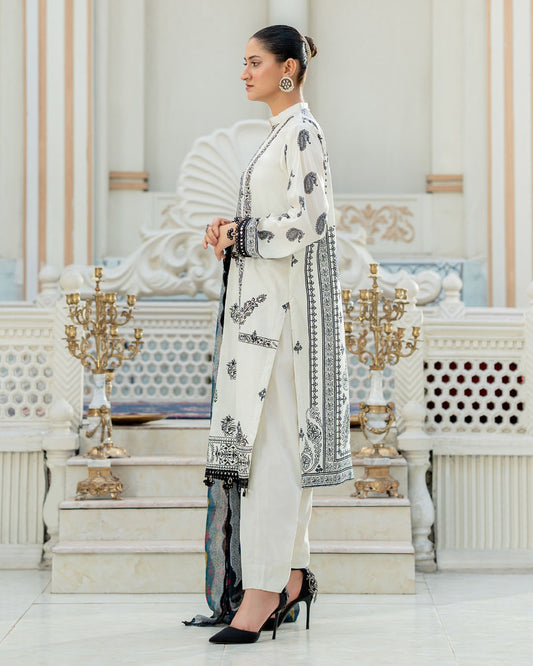 Kamari Flat 40 % Off