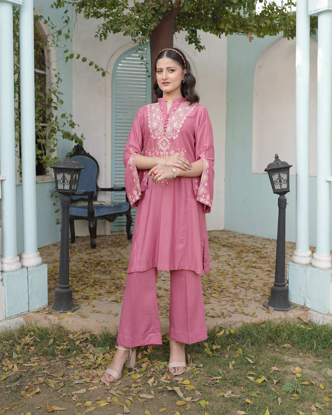 LA Rossa 2 Piece Embroidered