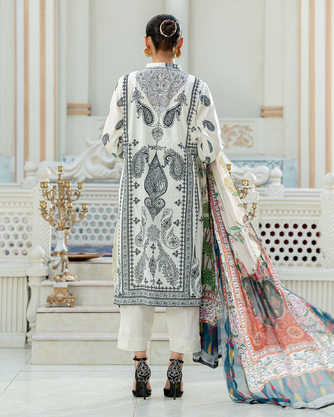 Kamari Flat 30% Off