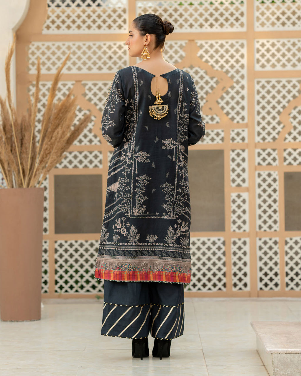 Raya Flat 30% Off