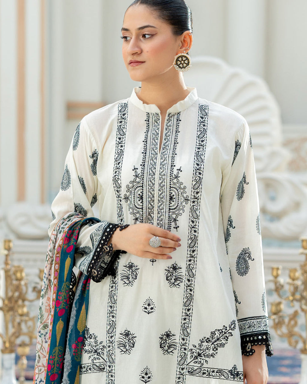 Kamari Flat 30% Off