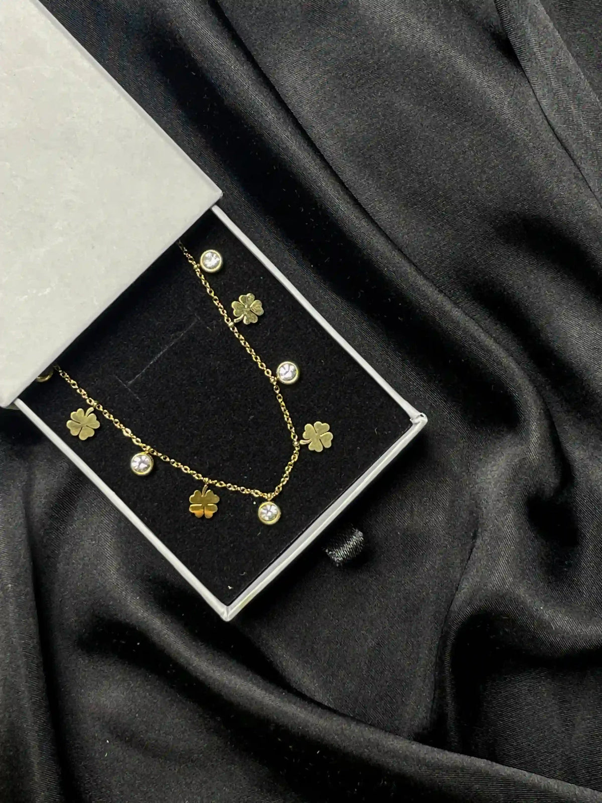 Clover Charm Necklace Main image