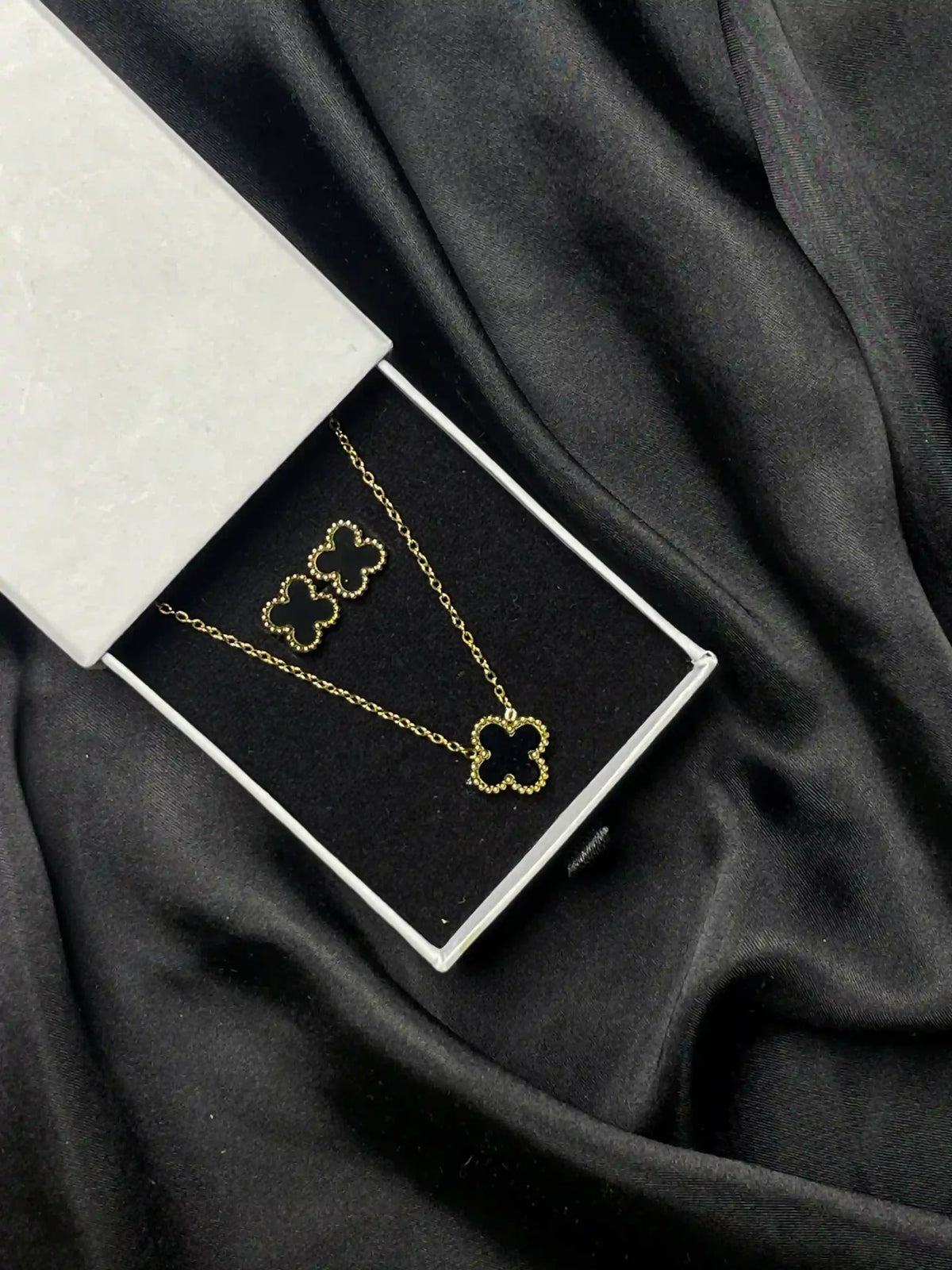 Clover Necklace Set