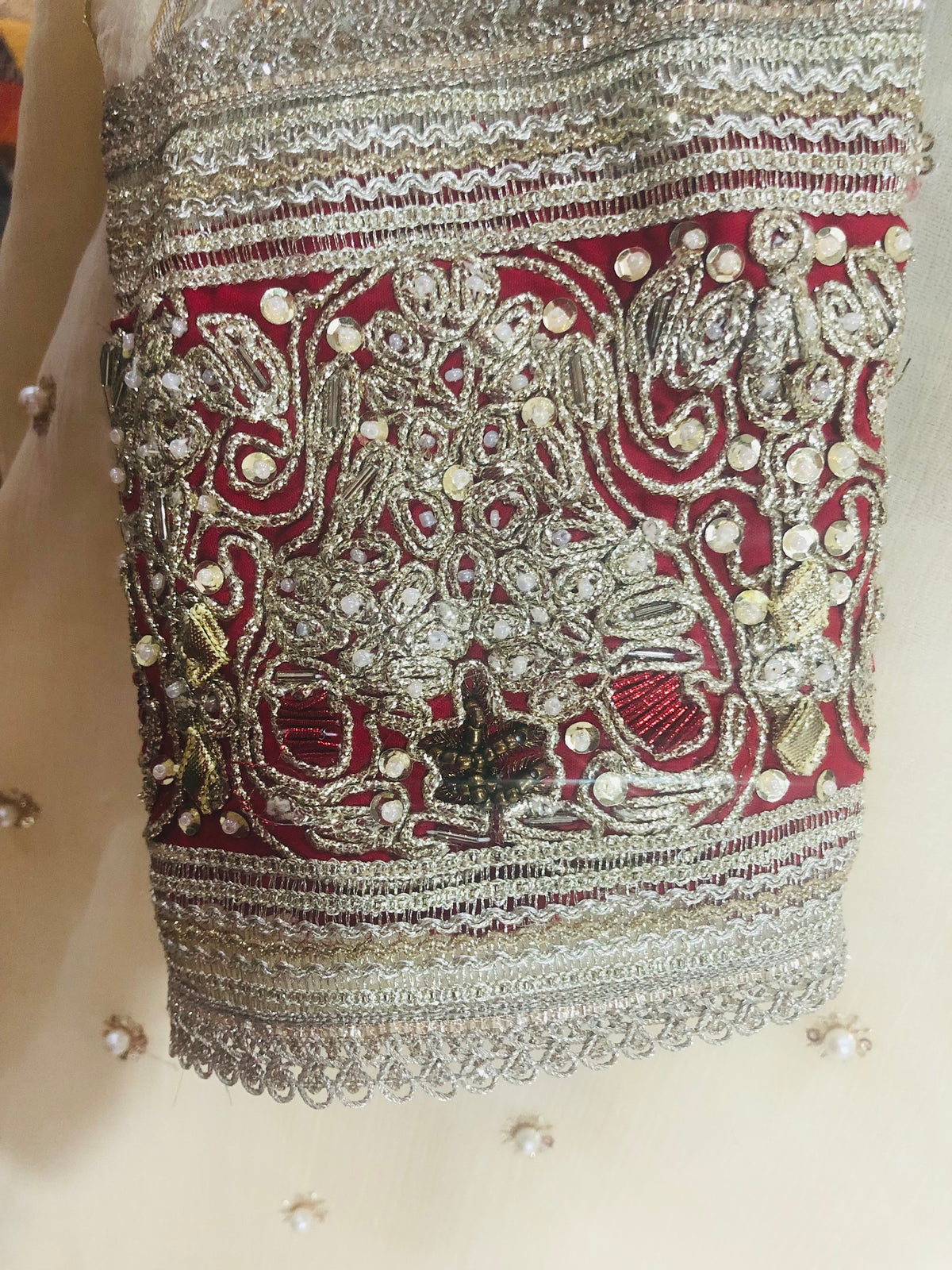 Khakhi Zari
