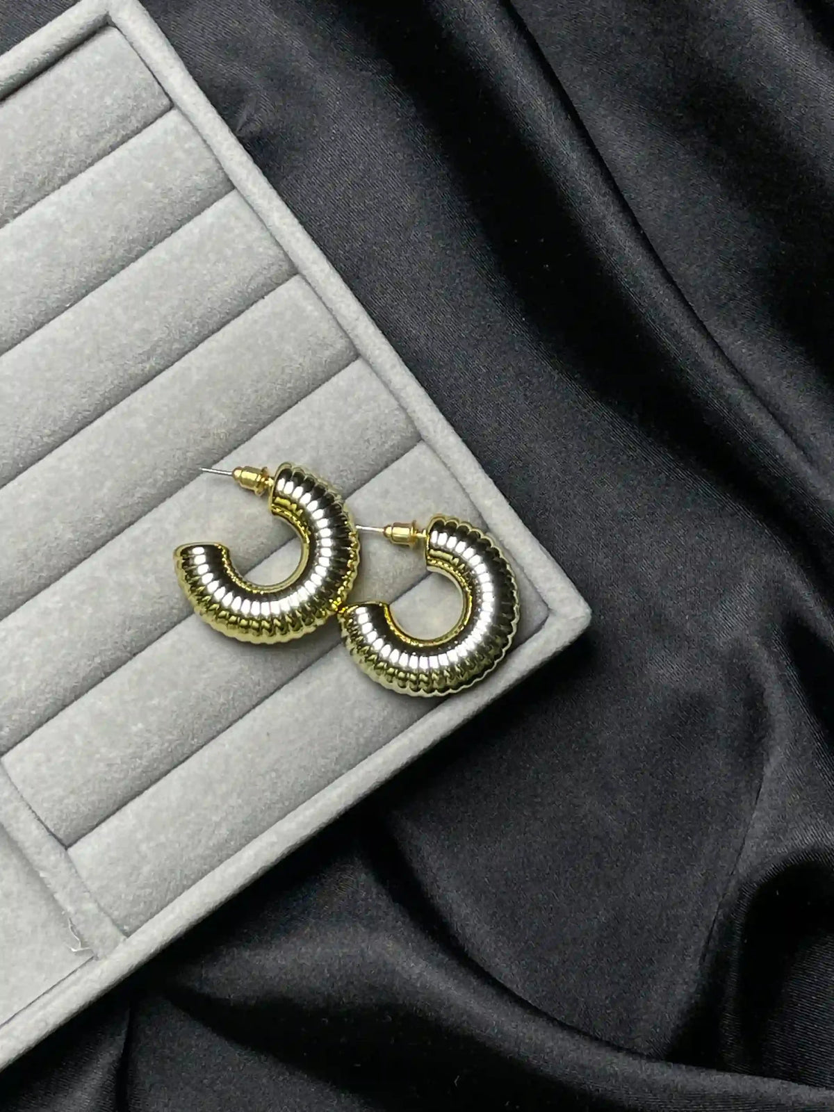 Small Tube Chunky Earrings Main image