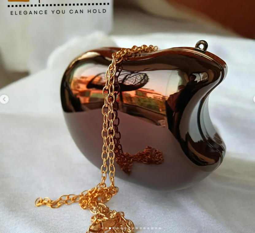The Obsidian Mirror Apple Miniature Main image