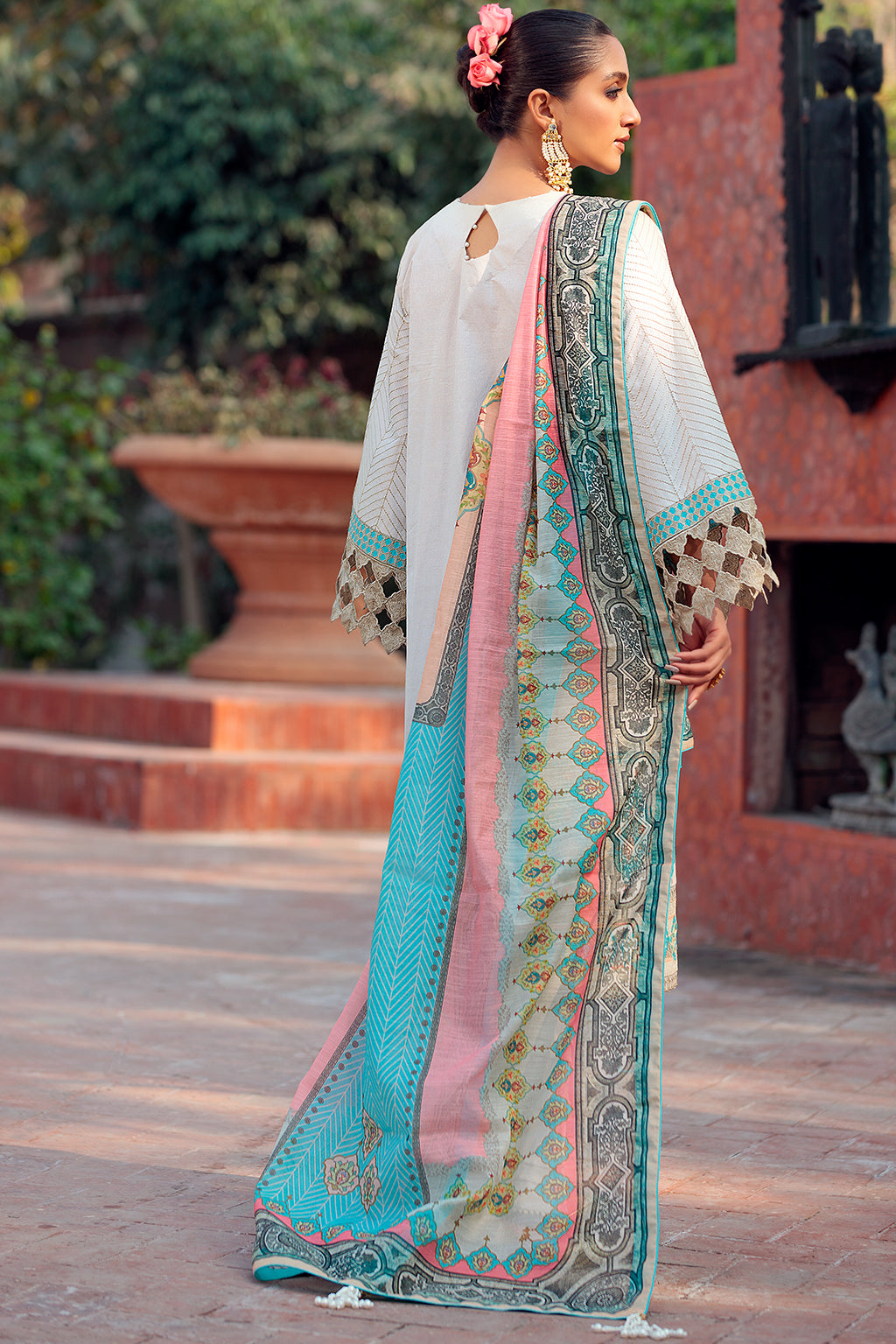 Chambeli Flat 30% Off Secondary image